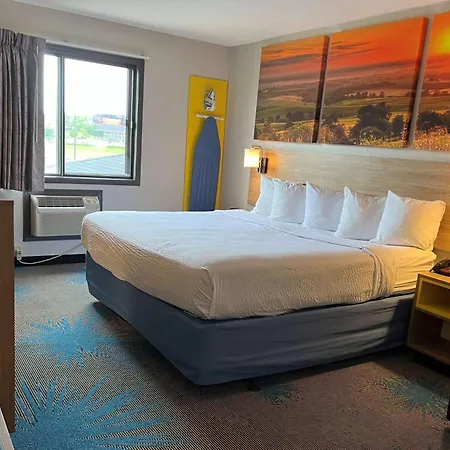 Days Inn & Suites By Wyndham Des Moines Airport Extérieur photo