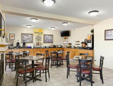 Days & By Wyndham Airport Hotel Des Moines